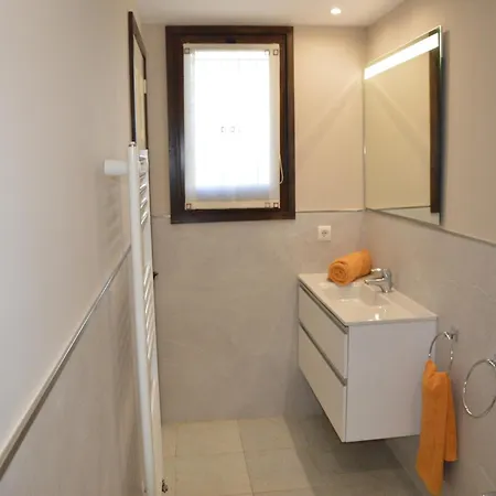 Estrella Villa *