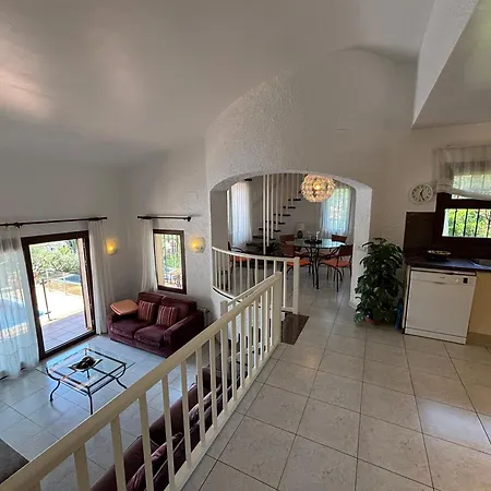 Estrella Villa *
